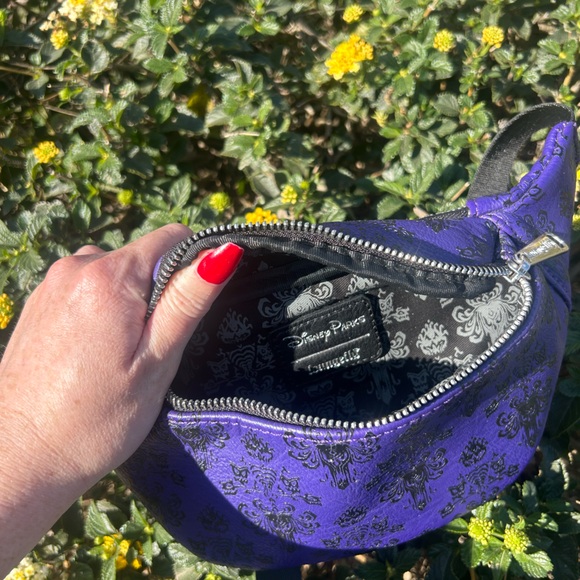 Loungefly Haunted Mansion Fannypack - Picture 3 of 4